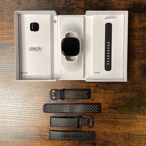 fitbit Versa 3 Smartwatch + GPS (Hey Google and Alexa built-in)